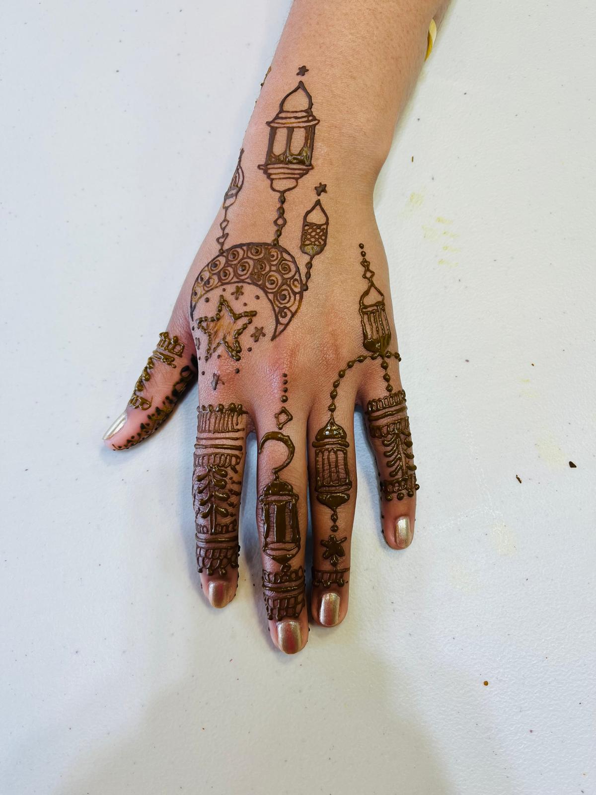 Eid henna design with motif and leaf patterns